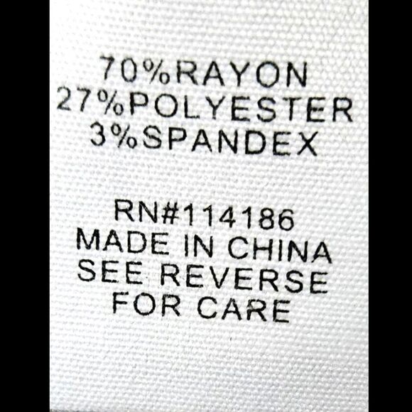 89th+Madison Plus Size Women's Gray LongSleeve Shoulder detail Top Size 1X NWOT - Picture 11 of 13